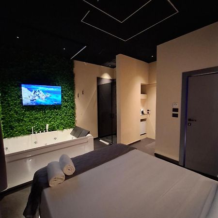 Dark & Light Rooms & Luxury Suites Catania Bagian luar foto